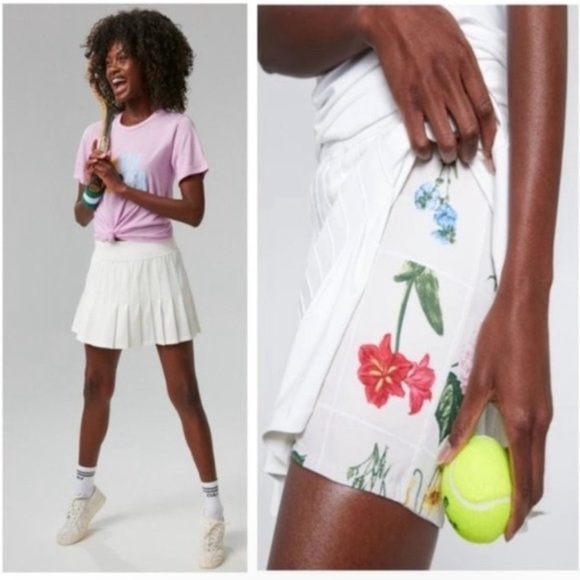 Tuckernuck Dresses & Skirts - NO OFFER NEW Tuckernuck Sport white & Fresh Buds pleated sports  size XS